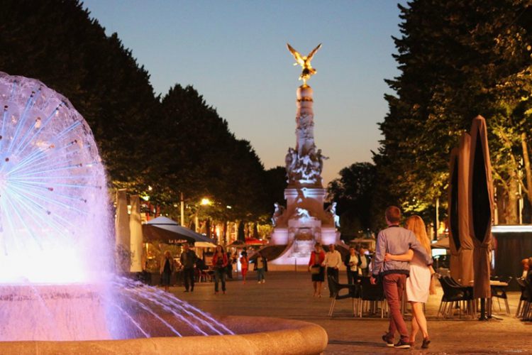 Du-lich-chau-au-Phap-France-reims-Vietnam-Travel-Group-800x533
